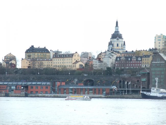 はるか遠くにも楽しそうな町並みが見えるのですが遠いので断念。<br />写真だけで我慢します。