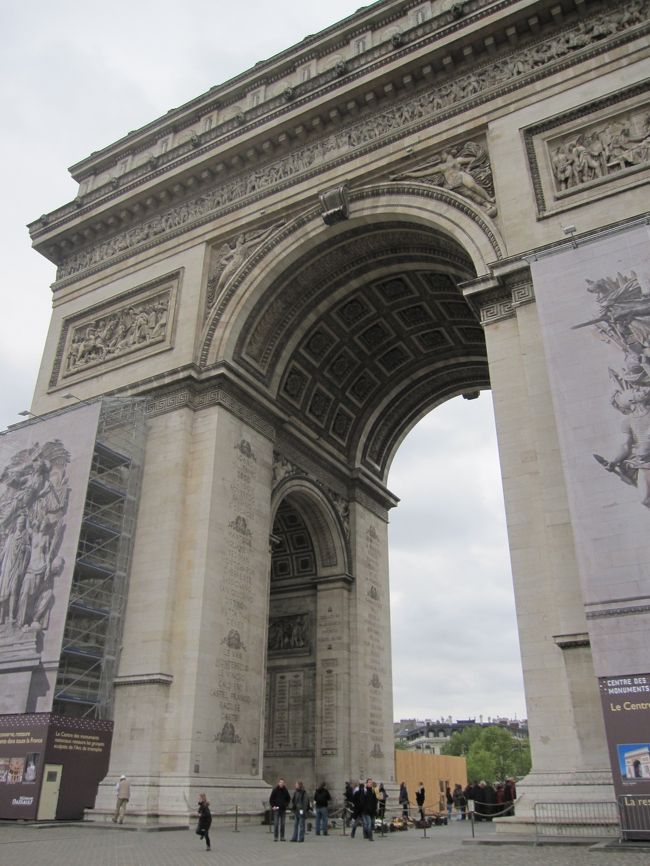 凱旋門も工事中。<br />この時期工事多いのか？？