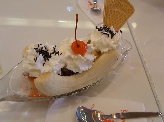 私はいつものバナナスプリット♪