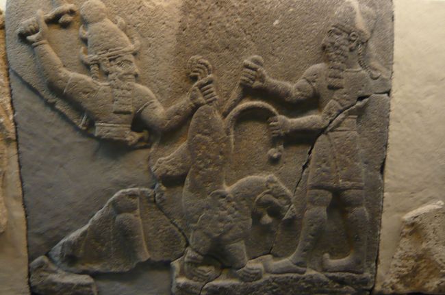 エジプトのクフ王との戦争、やシリアのマリ遺跡で見た石像に似た像、ペルシャ風の像　など貴重な展示がされて　見ごたえあり！