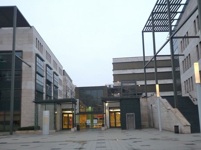 ブダペストの街並み。ショッピングモール。  <br />