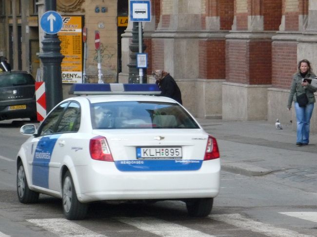 ブダペストの街並み。パトカー。