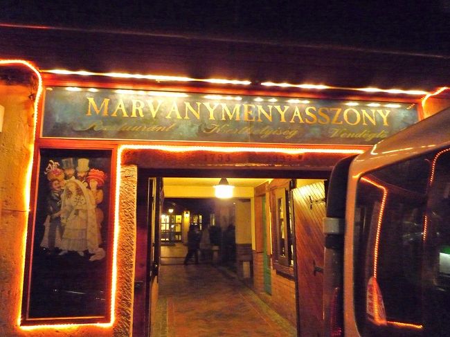 ブダペストの街並み。レストラン。