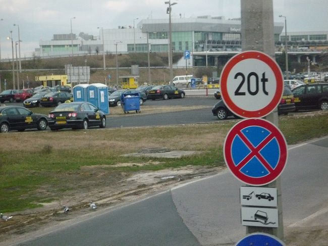 ブダペストの街並み。フェリヘジ空港。