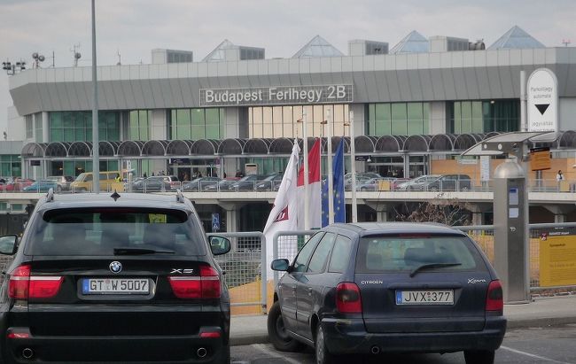 ブダペストの街並み。フェリヘジ空港。
