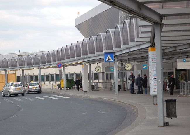 ブダペストの街並み。フェリヘジ空港。