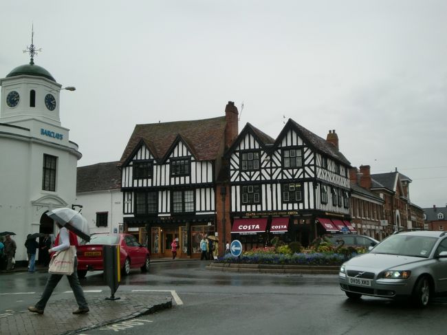 同じくストラトフォード・アボンエイヴォン。<br />フランスのストラスブールに似た建物が連坦している。