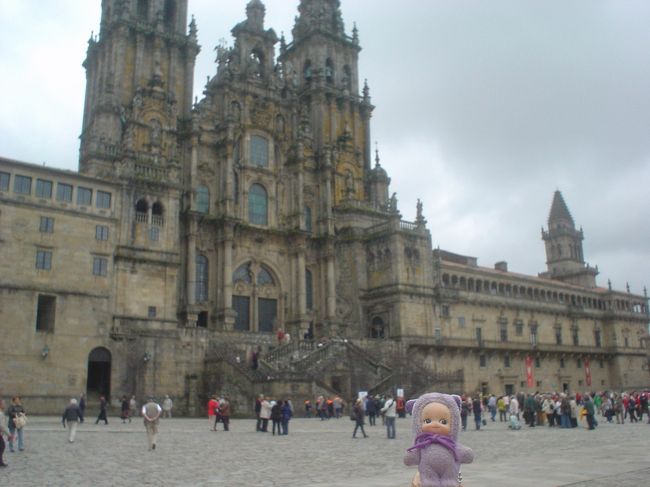 そして、眼前には！<br />じゃぁ〜んっっ♪<br />大聖堂です。聖堂が面するオブラロイド広場では「来たぞぉぉ」というみんなの気持ちがひしひし感じ取れます。