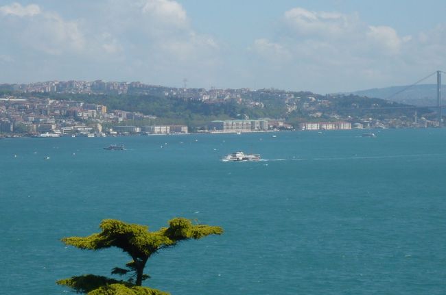 陶磁器館は修復中で見ることは出来ませんでした。　館内はほとんどが撮影禁止！です。　やはりこの場所に来るしか」ありません。　<br />ため息ばかり　でしたが、　この後宮殿内の」レストランで昼食、この景色を見ながら・・・