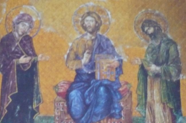 スロープを登って行くと、　二階には　このようなモザイクが沢山見られます。金のモザイク！　