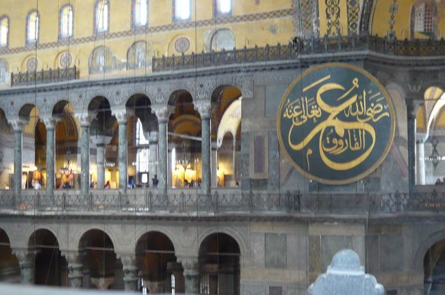 ぜひ　二階に来て　見て欲しい！　　何処を見ても　おびただしい　モザイク。