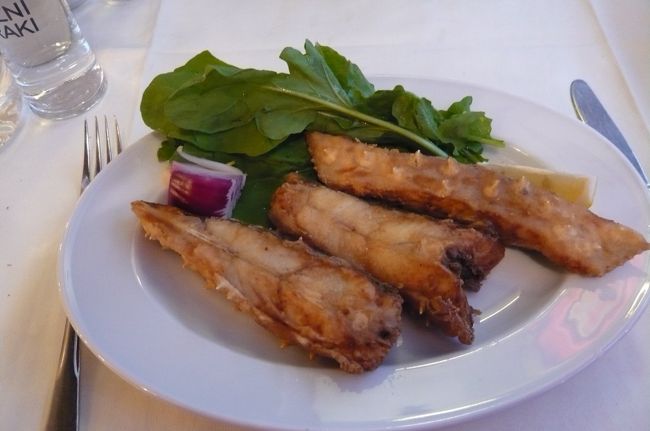 それに決めた！　　出てきたのはコレ。　アツ　アツ　にレモンを絞って　おいしいー<br />全ー部で８０ドルと少し、　