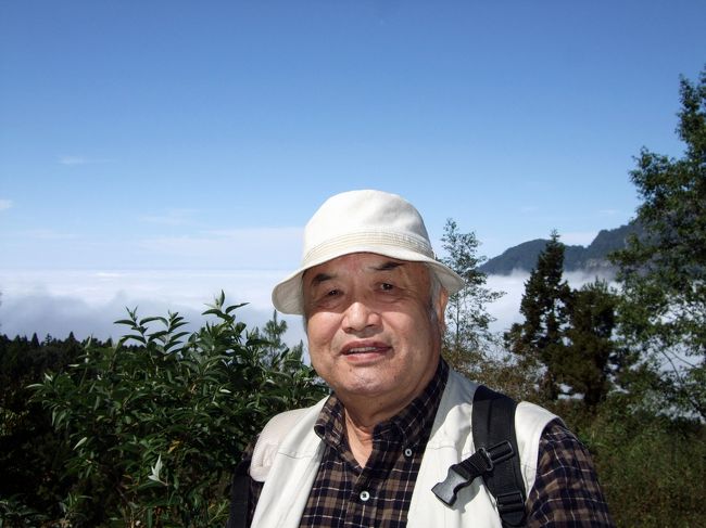 真っ青な空に雲海って、ちょっくら奇妙ですね。