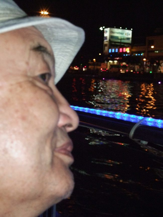 ・・・と言う事で、顔のアップで11月3日は更けて行きます。<br /><br />明日は最終日ですが、戻る前にテレサテンの文物館へ出かけるそうです！