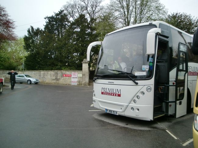 日帰りツアーで、ロンドンの北西部にある中世の街コッツウォルズを訪れた。<br />ツアーは、日本人と欧米人の混合ツアーで、英語と日本語で交互に説明していたが、言葉がほとんど聞き取れなかった。<br />（日本からネットで予約した）