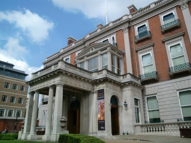 ウォレス・コレクション。<br />元貴族の館が美術館となっており、入場料は無料で、運営は寄付で賄われている。絵画や鎧などの武具などが展示されている。