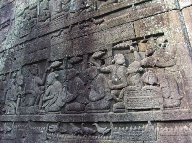 色々あります。<br /><br />壁画の一番右に、<br /><br />机にうなだれている人は、<br /><br />授業中、居眠りをしている人ですＺｚｚ