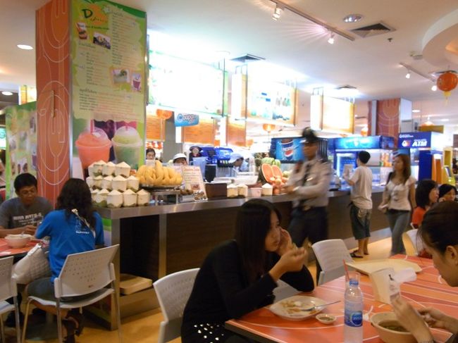 写真撮っていたら、あのガードマン？風の人に、<br />やさしく、「駄目！」って言われました。（＾＾；<br />