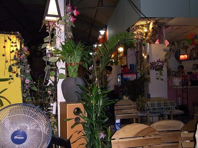 この日の夜はアパートの向かいにあるココウォークの中のレストランへ。<br />