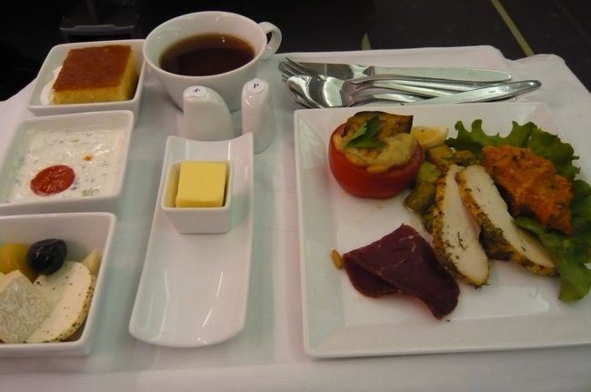 セカンドメニューです。　<br />トルコ風アペタイザー　　これでトルコ料理も終わり。　残念！