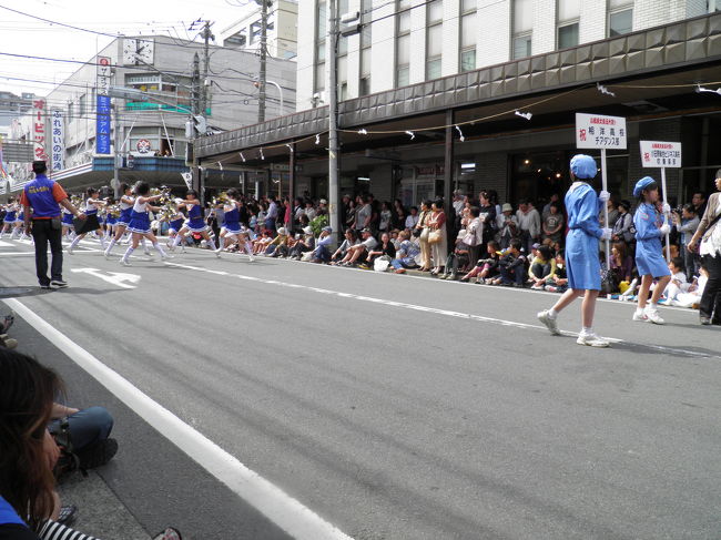 「相洋高校チアダンス部」と「小田原総合ビジネス高校吹奏楽部」です。<br /><br />後ろの方で派手に動いていそうなのがわかりますが、チアダンスについては動画を撮ったので写真はこれしかありません(^_^;)