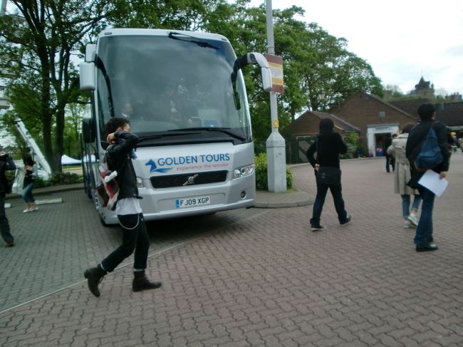 日帰りツアーで、ウィンザー城、ストーンヘンジ、バースに出かけた。<br />今回は日本人だけの観光客で、早朝三越前から出発。<br />日本人のガイドだったので、安心してガイドしてもらった。<br />（こちらも日本からネットで予約した）