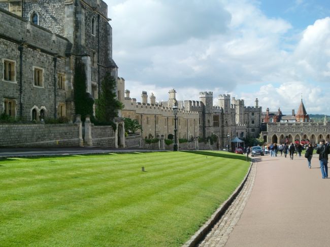 城の内部は広々していた。