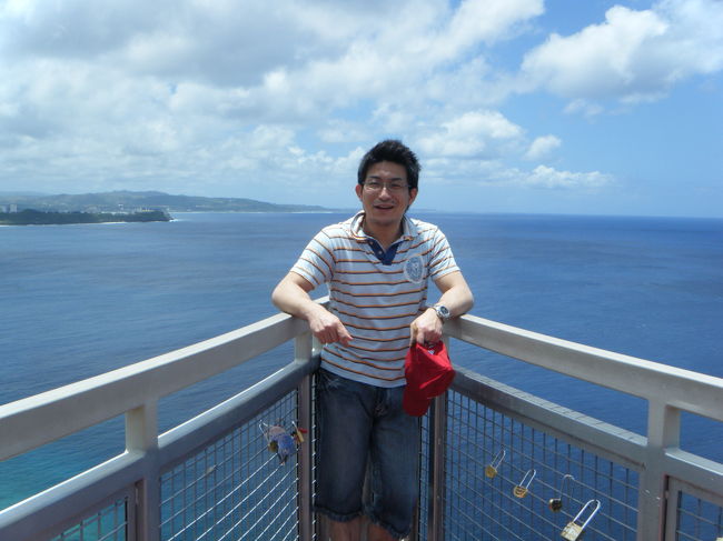 数少ないパパの写真です。<br />下にはきれいな海が見えました。この日はサメと海がめを見ることができました。