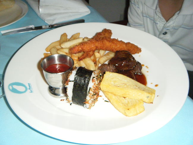 キッズプレートです。<br />子供は、コーンスープにパンを食べたため、これはあまり食べれませんでした。