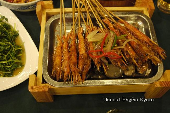 石焼エビ 塩味。<br />一つずつ、皮を剥いて食べるのが面倒です。<br />