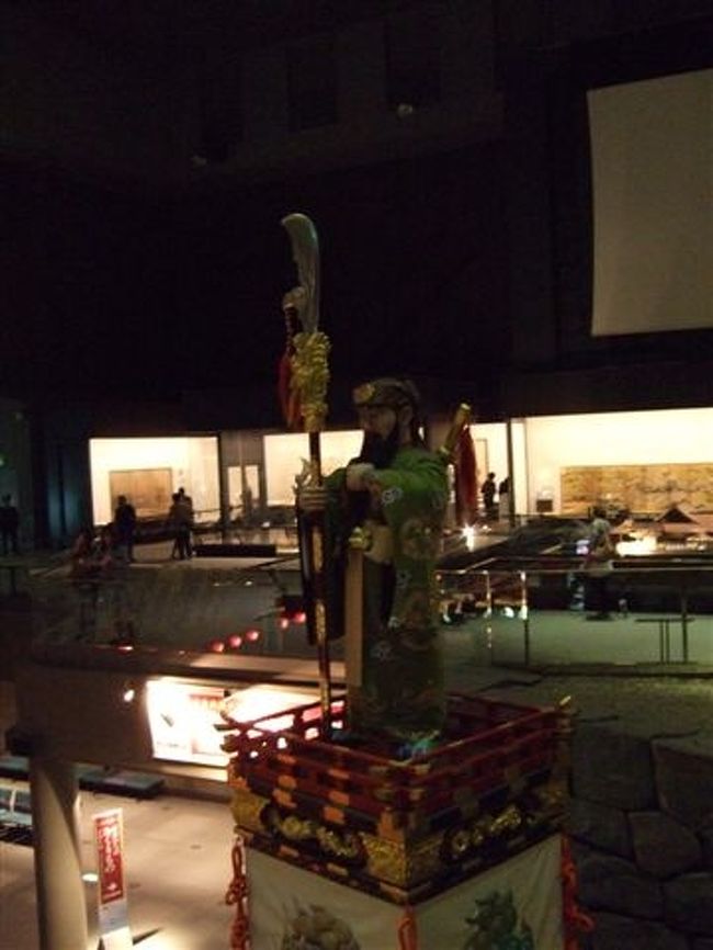 館内は「江戸ゾーン」「東京ゾーン」「第2企画展示室」で構成され、浮世絵や絵巻、着物、古地図など約2,500点、大型模型など約50点あまりが展示されています。<br /><br />【江戸ゾーン】