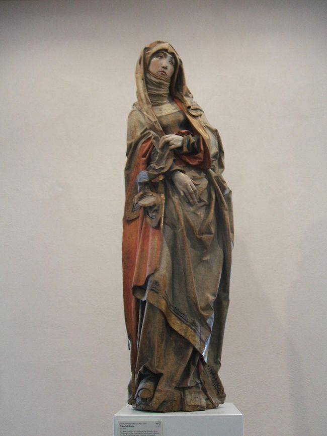 ヴュルツブルク：マイン・フランケン博物館。<br />リーメンシュナイダー作「悲しみのマリア像」。なんという美しさ。