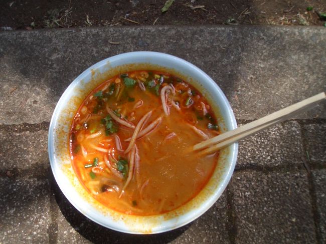 早速、トムヤムラーメンをいただきました。<br />５００円です。<br />何杯でも食べれますね！