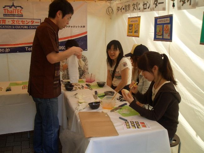 カービング教室です！<br />みなさん熱心に教わっていました。