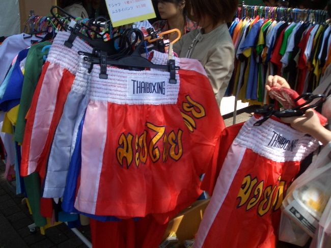 タイボクシング用のパンツですよ！<br />１枚１０００円です。<br />これからもっと暑いし、私服でいかがですか！？