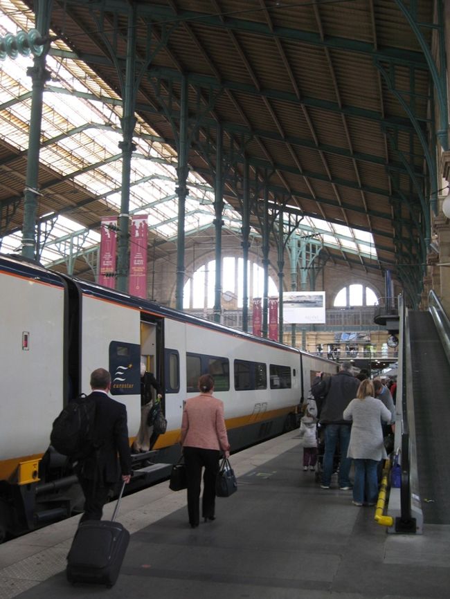 パリ北駅Gare du Nordに到着、ホームに降り立ちました。気分が高まります。