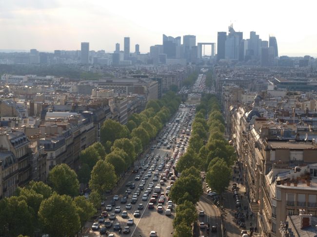 西側の新都心ラ・デファンス