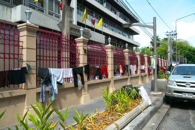 洗濯物を干してます。