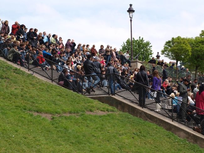 なかなか上手な歌手がいて、たくさんの人で盛り上がっていました。録画してどんどんYoutubeに載せてくれと言っていました。<br />で、検索してみたらたくさんありましたよ。<br />http://www.youtube.com/watch?v=7GAPxWixhms&amp;feature=related