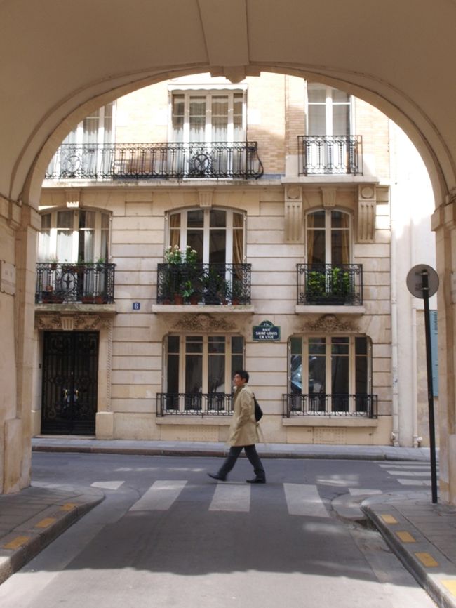 サン・ルイ島の閑静な住宅街。