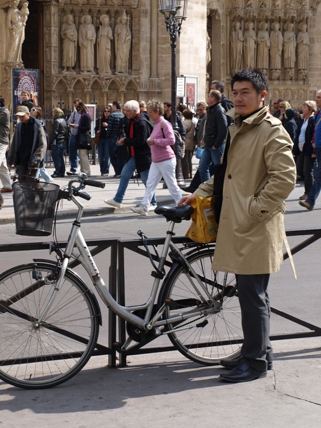 マレ地区方面に向かいます。<br />到着後、予想外に寒い日が続き、コートを購入。