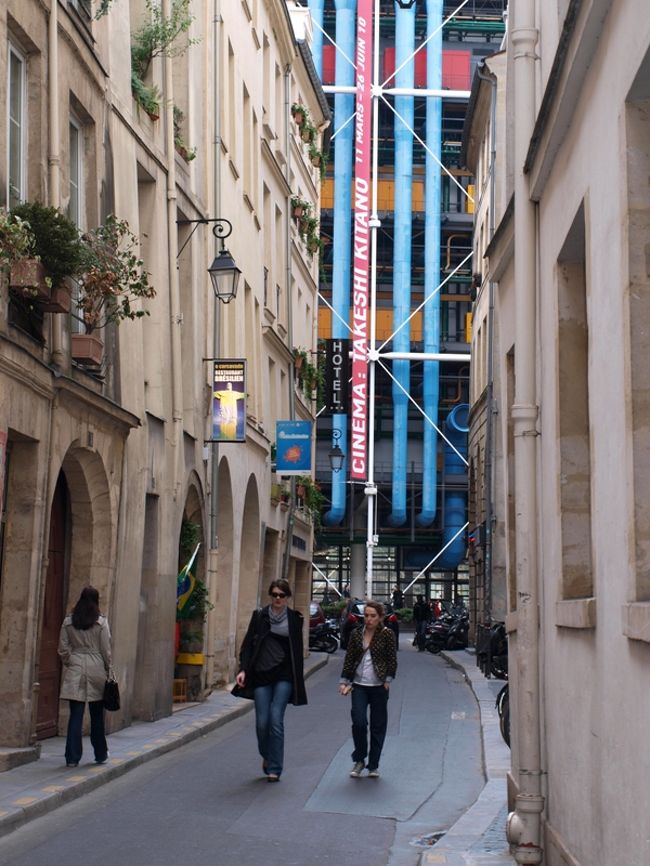 ポンピドゥー芸術文化センターでは北野武映画特集をやっていました。