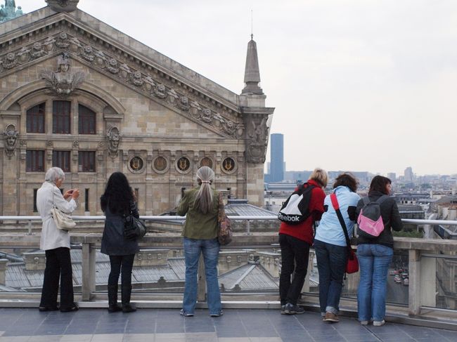 オペラ座の裏手にあります。