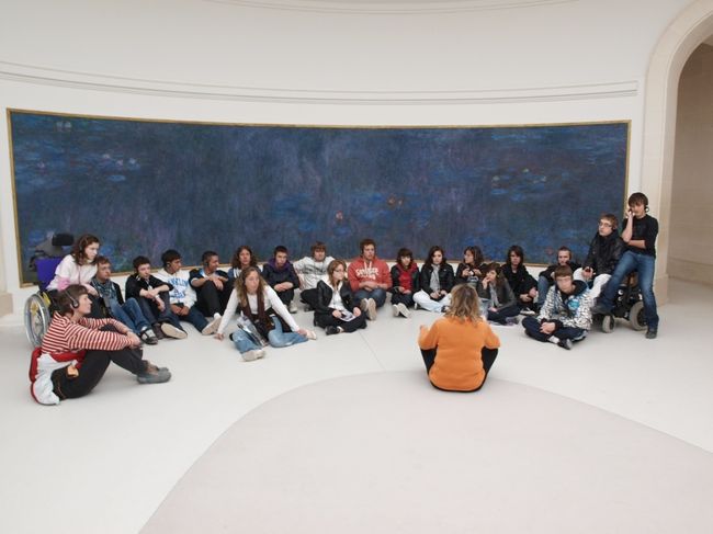 午後はゆっくりとモネの睡蓮を鑑賞しに、オランジェリー美術館へ行きました。ここにはユトリロのコレクションもあり、実はルーブルよりも見て見たいと思っていました。