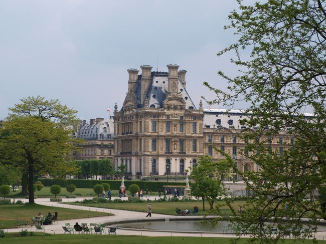 こんな風景が日常なんて、贅沢すぎる…。「美しい」とかつぶやいてしまってもキザじゃないくらい本当に美しい眺めです。この街の美しさが暮らす人々の人格や思想の形成に及ぼす影響や如何に…。