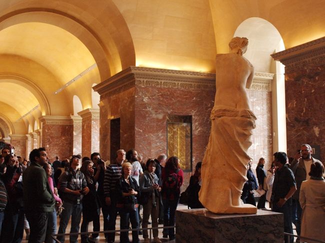 実は結構な人の多さです。ここでも中国人団体客の騒音に周りはみんなあきれていました。ここは遊園地じゃないんだけどなぁ。<br />