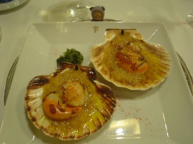 メインはなんといっても聖ヤコブさんのおしるし、帆立！！ガリシア地方の名物料理だそうな。<br />ガーリック風味です。