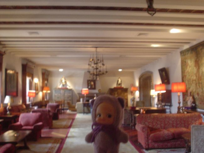 パラドールホテルのロビーです。<br />次はここに泊まりたいなぁ・・・