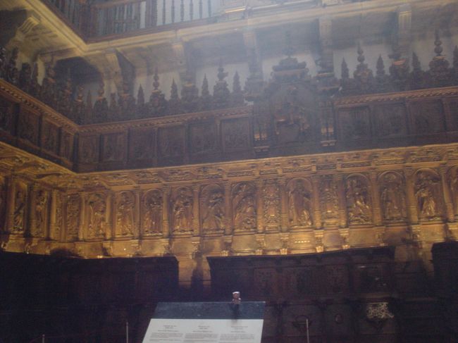 祭壇の奥。"Choir Hall"と記されています。<br />ルールル♪ルルル　ルールル♪（→なぜに「徹子の部屋」？）