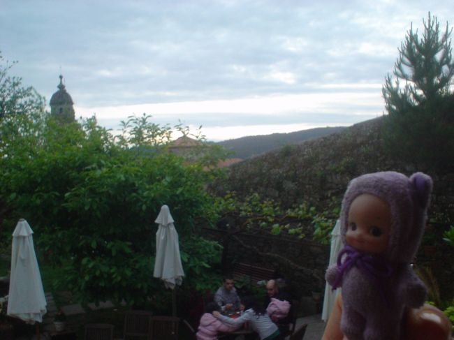 ガーデンのあるカフェでひといき。<br />夕暮れ時です。